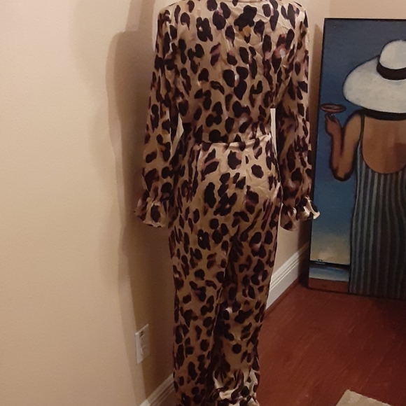 Flounce Sleeve Leopard TIe Front Peekaboo Jumpsuit - Picture 9 of 10